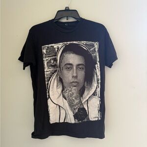 Black Short-Sleeve Men's Graphic Tee with Portrait Print